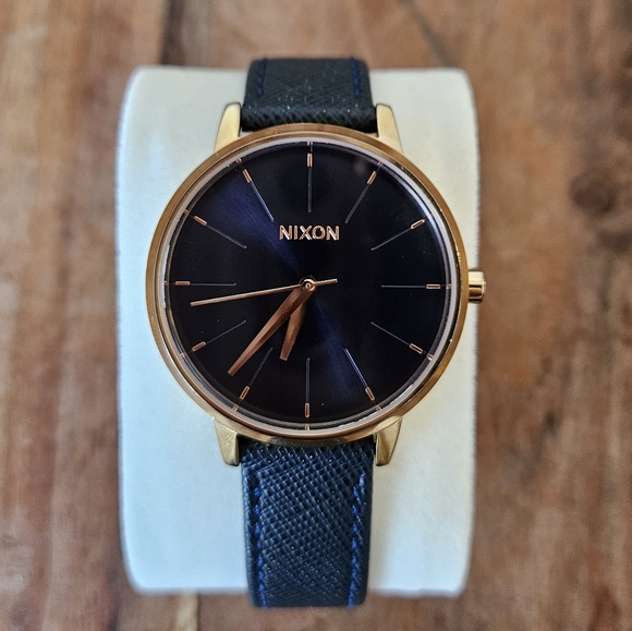 NIXON MOVIN OUT THE KENSINGTON Ladies Watch Leather Band Works - Picture 1 of 7